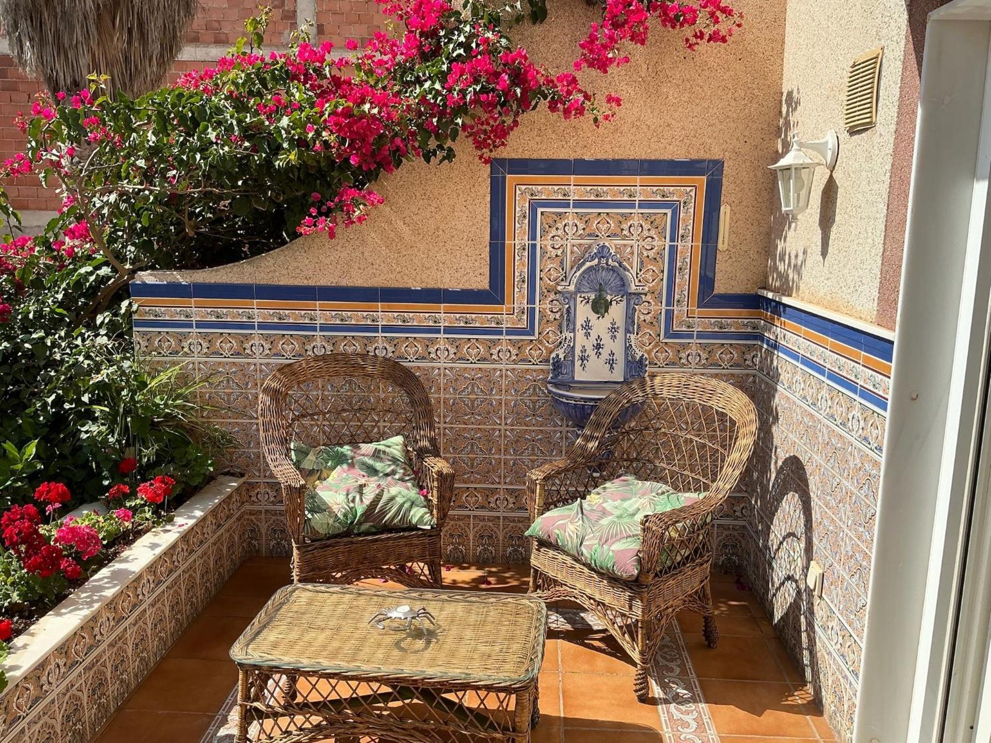 Large Villa Private Pool And Garden Near Beach Roquetas de Mar Esterno foto